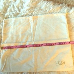 UGG | Dust Cover